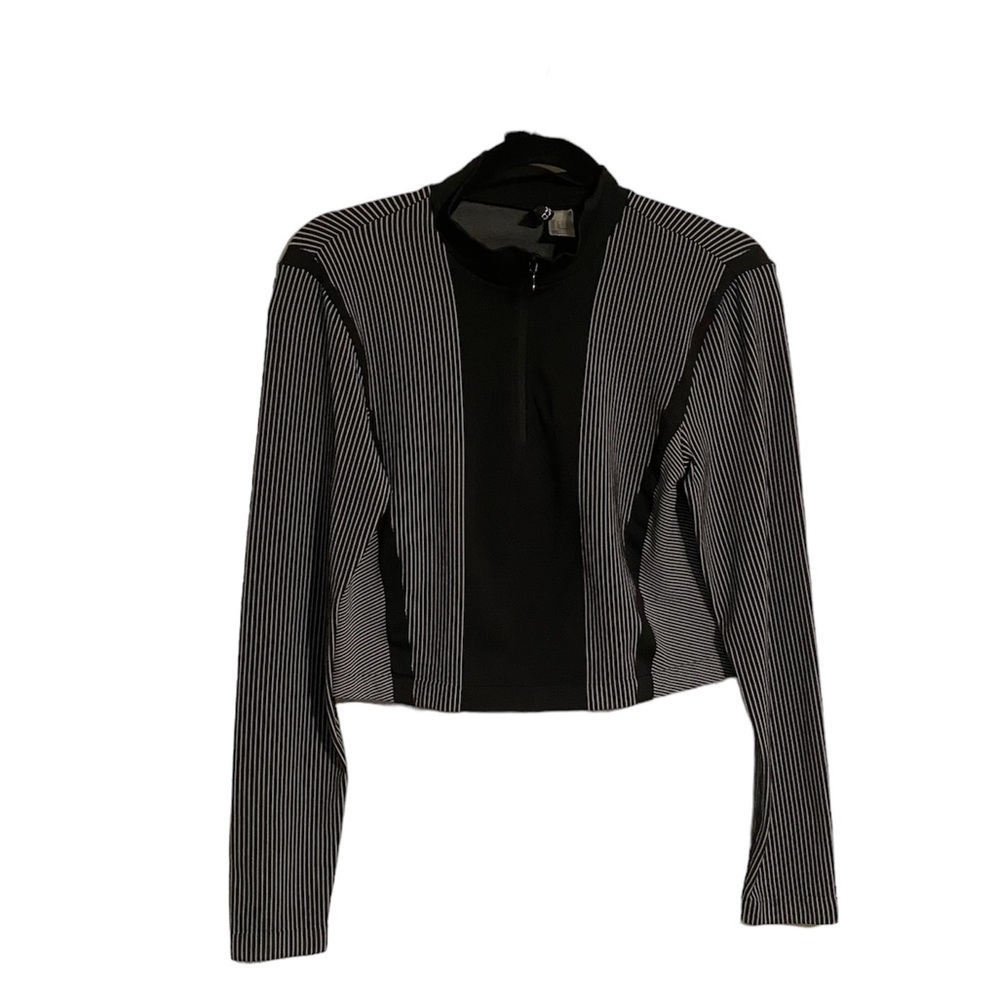 (NWOT) Divided Cropped top Jacket. Size L (Form fitting)